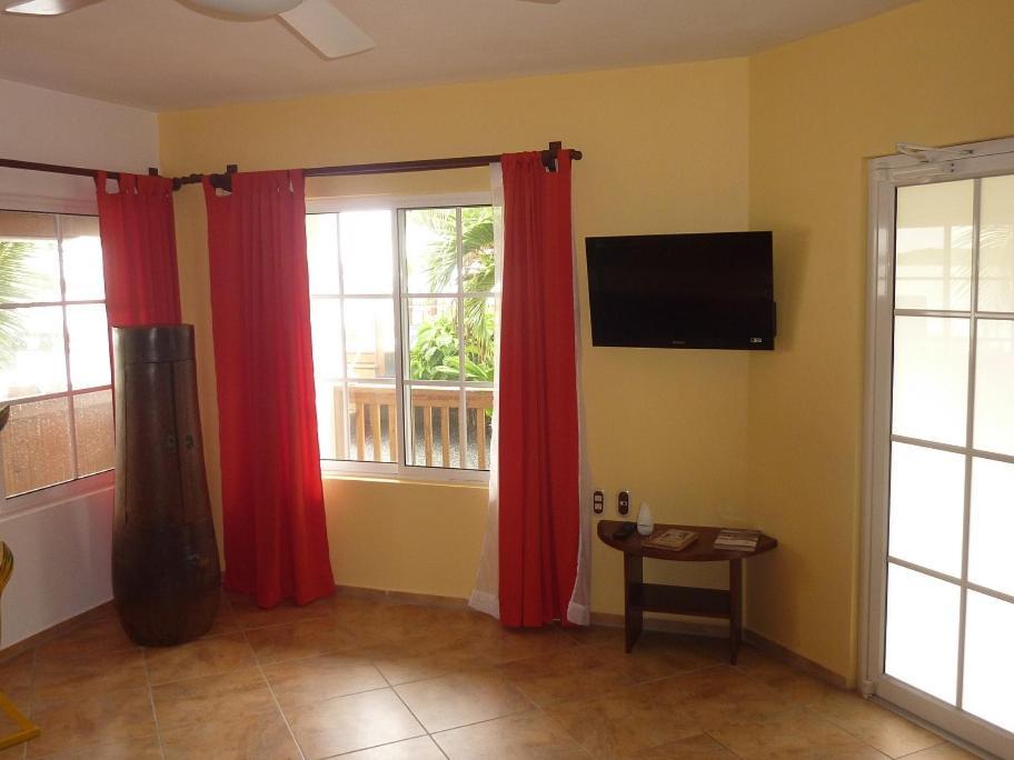 Wikkid Resort Dixon Cove Εξωτερικό φωτογραφία