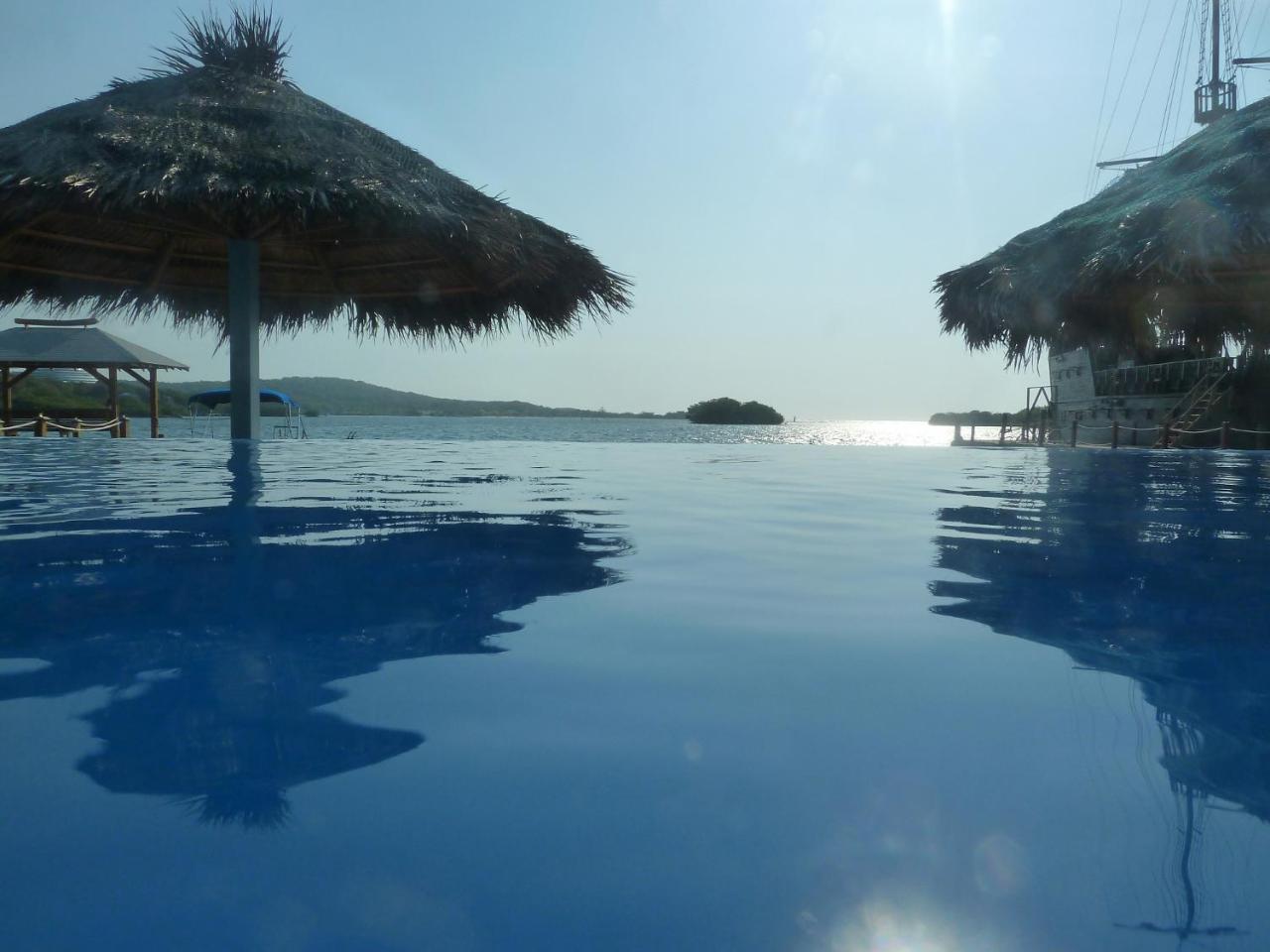 Wikkid Resort Dixon Cove Εξωτερικό φωτογραφία