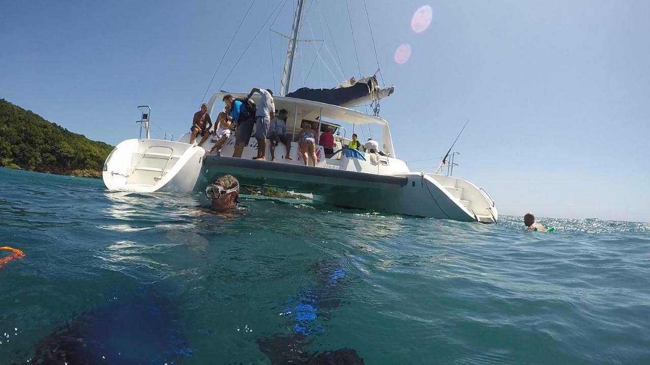Wikkid Resort Dixon Cove Εξωτερικό φωτογραφία